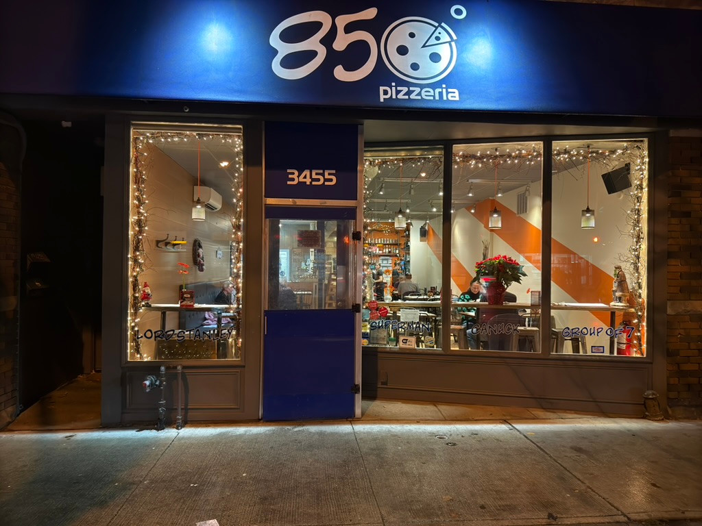 850 Degrees Long Branch storefront at 3455 Lake Shore Boulevard West